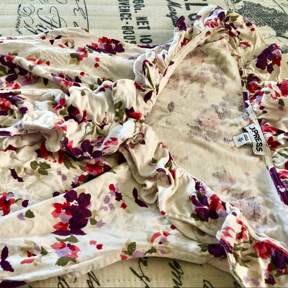 Express Floral Ruffle Tank - Picture 2 of 4